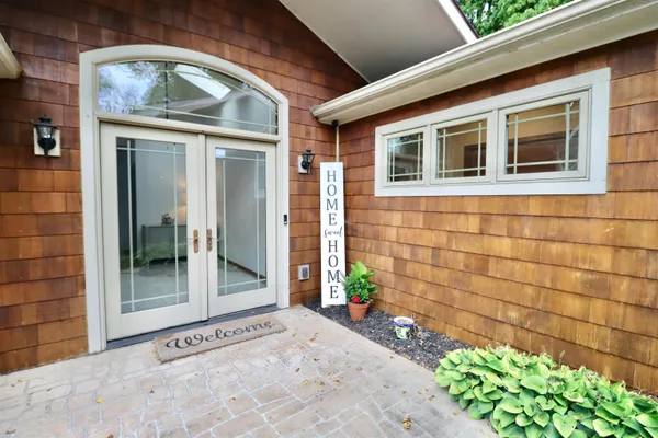 $699,900 | 2870 South Riverside Drive, Beloit, WI 53511