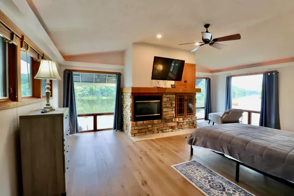 $699,900 | 2870 South Riverside Drive, Beloit, WI 53511