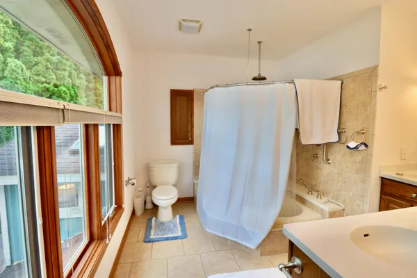 $699,900 | 2870 South Riverside Drive, Beloit, WI 53511