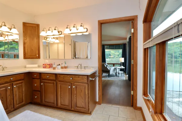 $699,900 | 2870 South Riverside Drive, Beloit, WI 53511