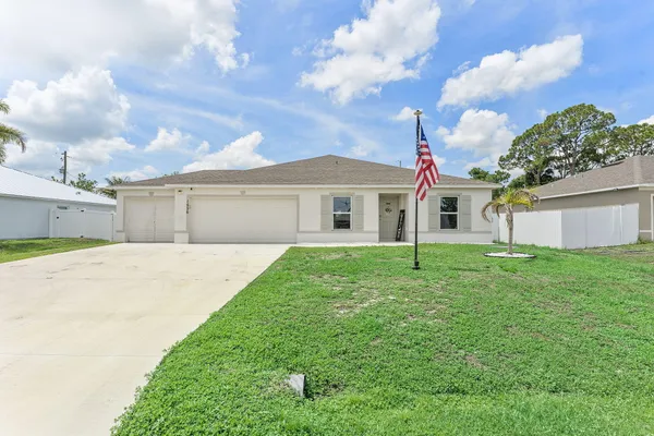 $445,000 | 1556 Southwest Crater Avenue, Port St. Lucie, FL 34953