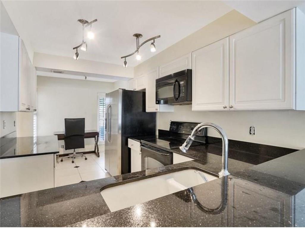 21 Royal Palm Way, Unit 202 Boca Raton, FL 33432 - Photo 3 of 20 Photo 3