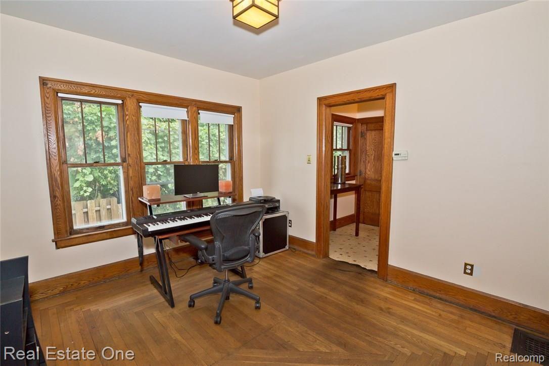 1149 Columbia Road Berkley, MI 48072 - Photo 10 of 24 592A8592.jpg
