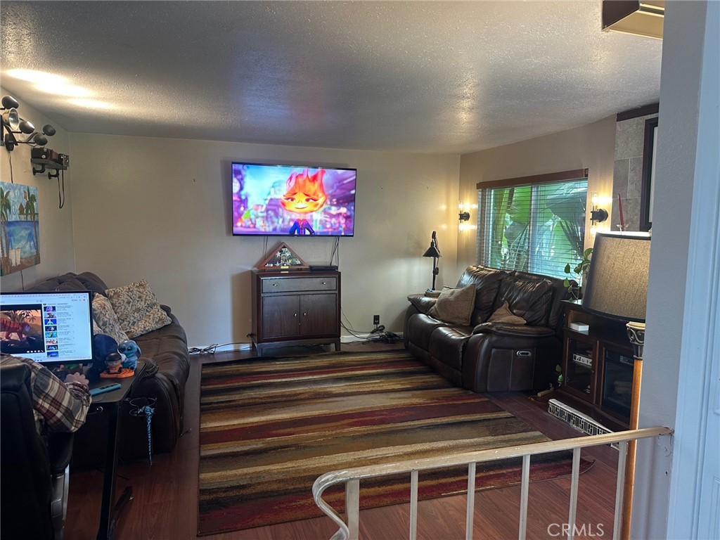 5246 St George Road Westminster, CA 92683 - Photo 5 of 29 Living room