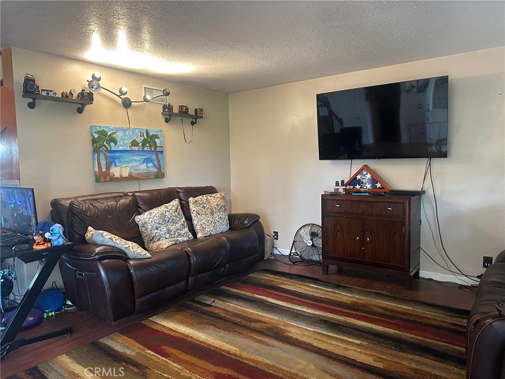 5246 St George Road Westminster, CA 92683 - Photo 7 of 29 Living room