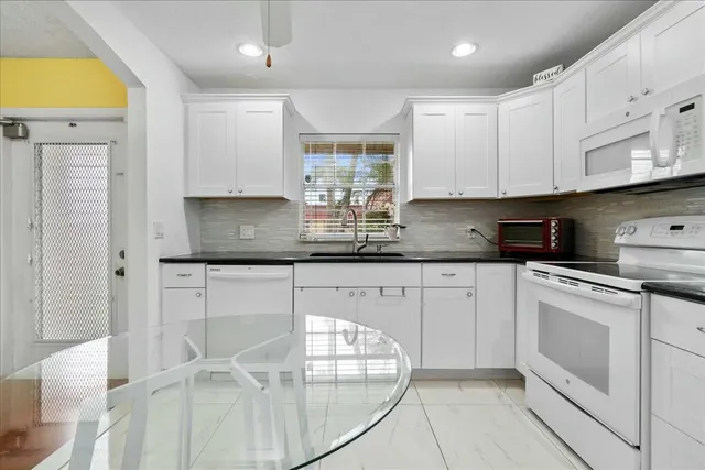 $249,900 | 603 Laconia Circle, Lake Worth, FL 33467