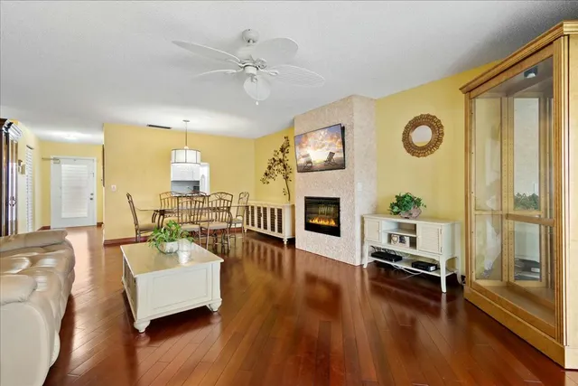 $249,900 | 603 Laconia Circle, Lake Worth, FL 33467