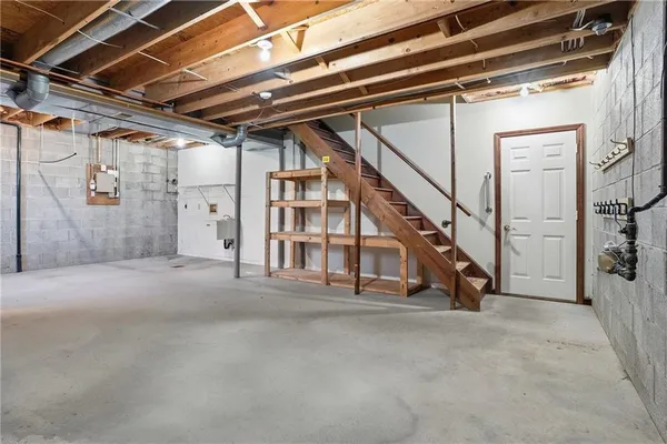 $439,900 | 711 Montclair Drive, New Kensington, PA 15068