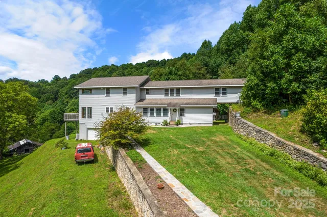 a table and chairs in front of a house