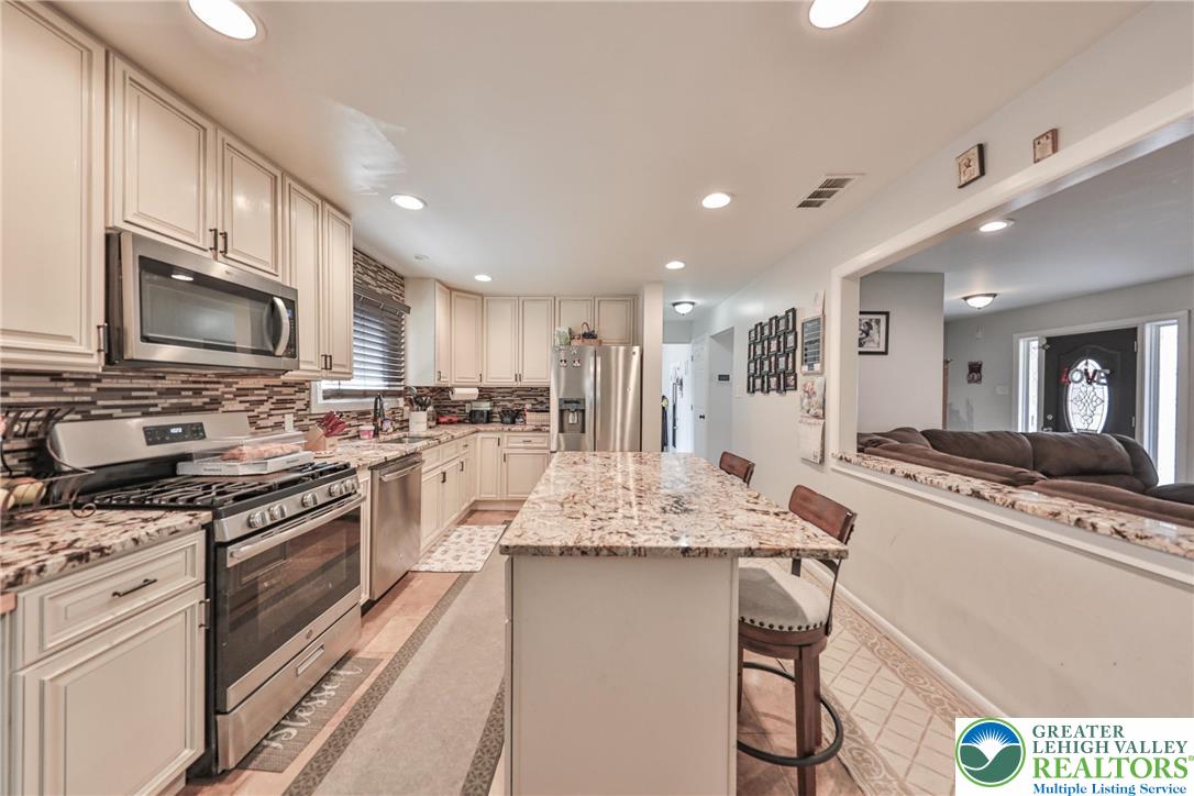 7270 Heather Road Lower Macungie Township, PA 18062 - Photo 20 of 90