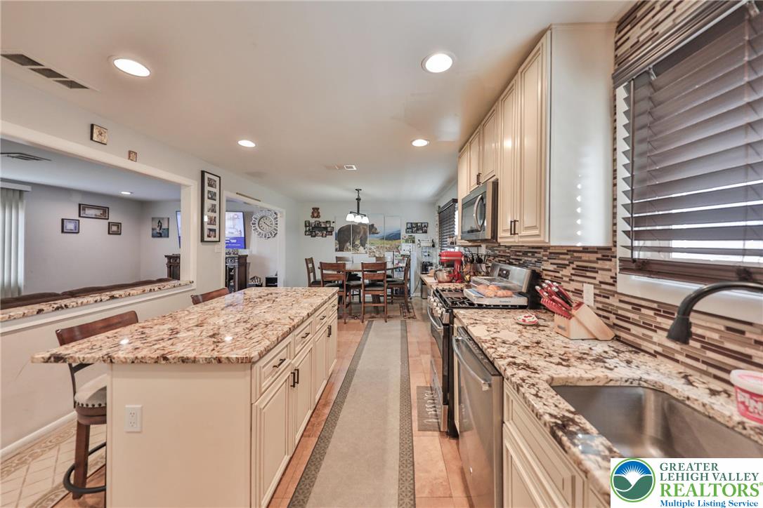 7270 Heather Road Lower Macungie Township, PA 18062 - Photo 23 of 90