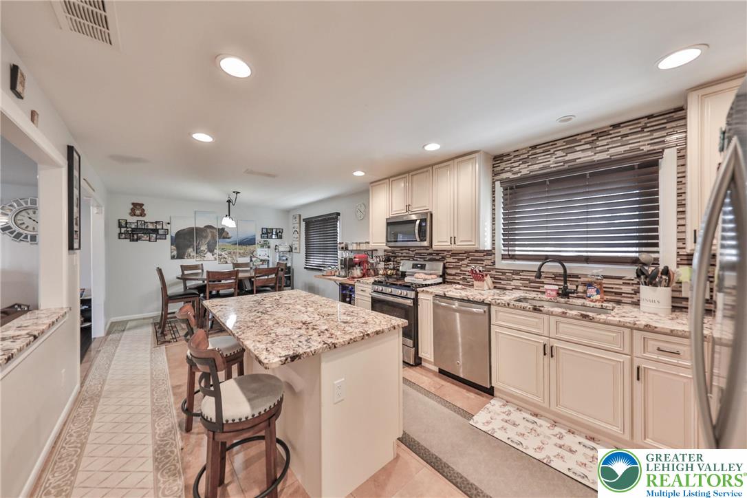 7270 Heather Road Lower Macungie Township, PA 18062 - Photo 24 of 90