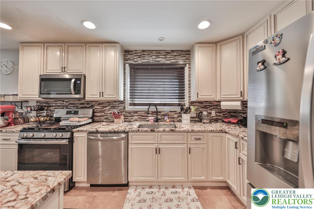 7270 Heather Road Lower Macungie Township, PA 18062 - Photo 26 of 90
