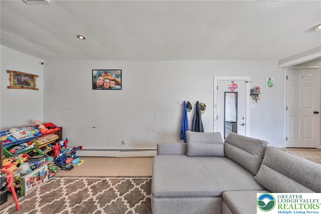 7270 Heather Road Lower Macungie Township, PA 18062 - Photo 33 of 90