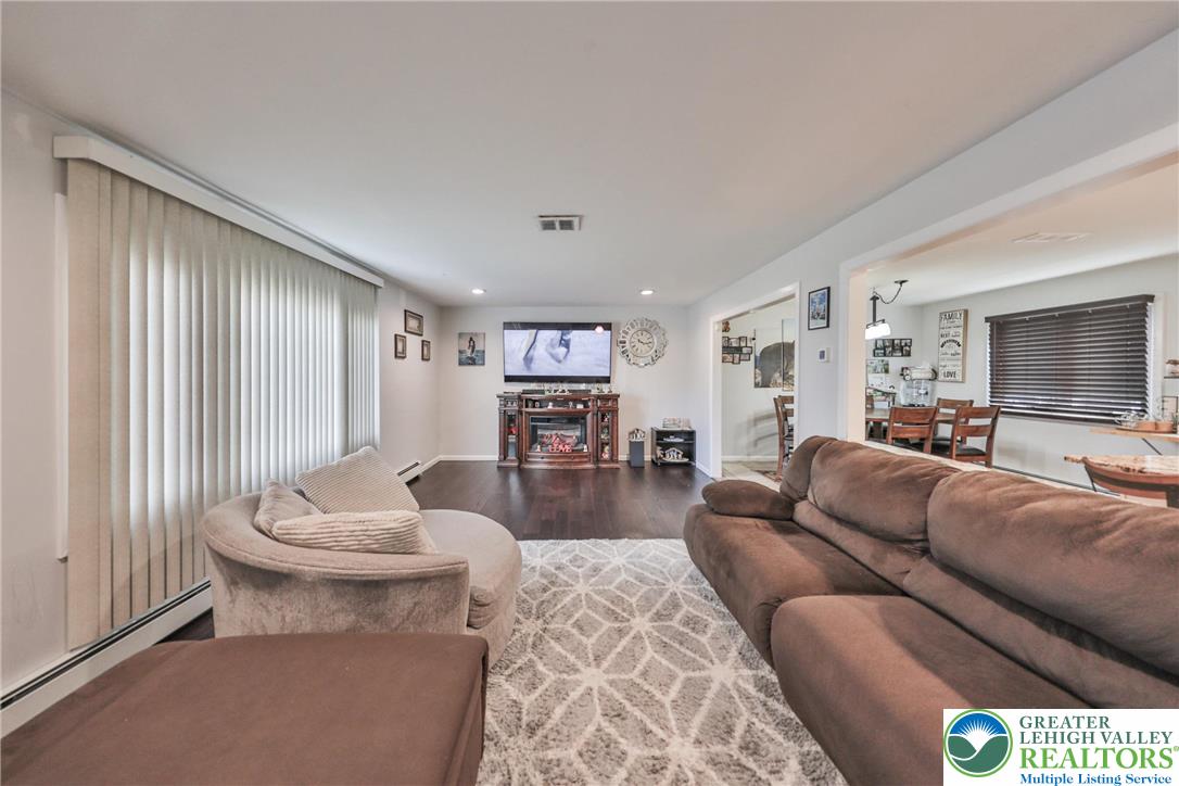 7270 Heather Road Lower Macungie Township, PA 18062 - Photo 9 of 90