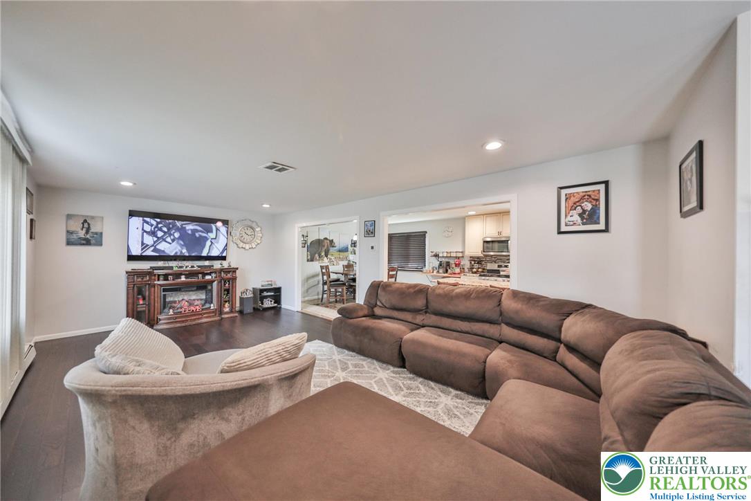 7270 Heather Road Lower Macungie Township, PA 18062 - Photo 10 of 90