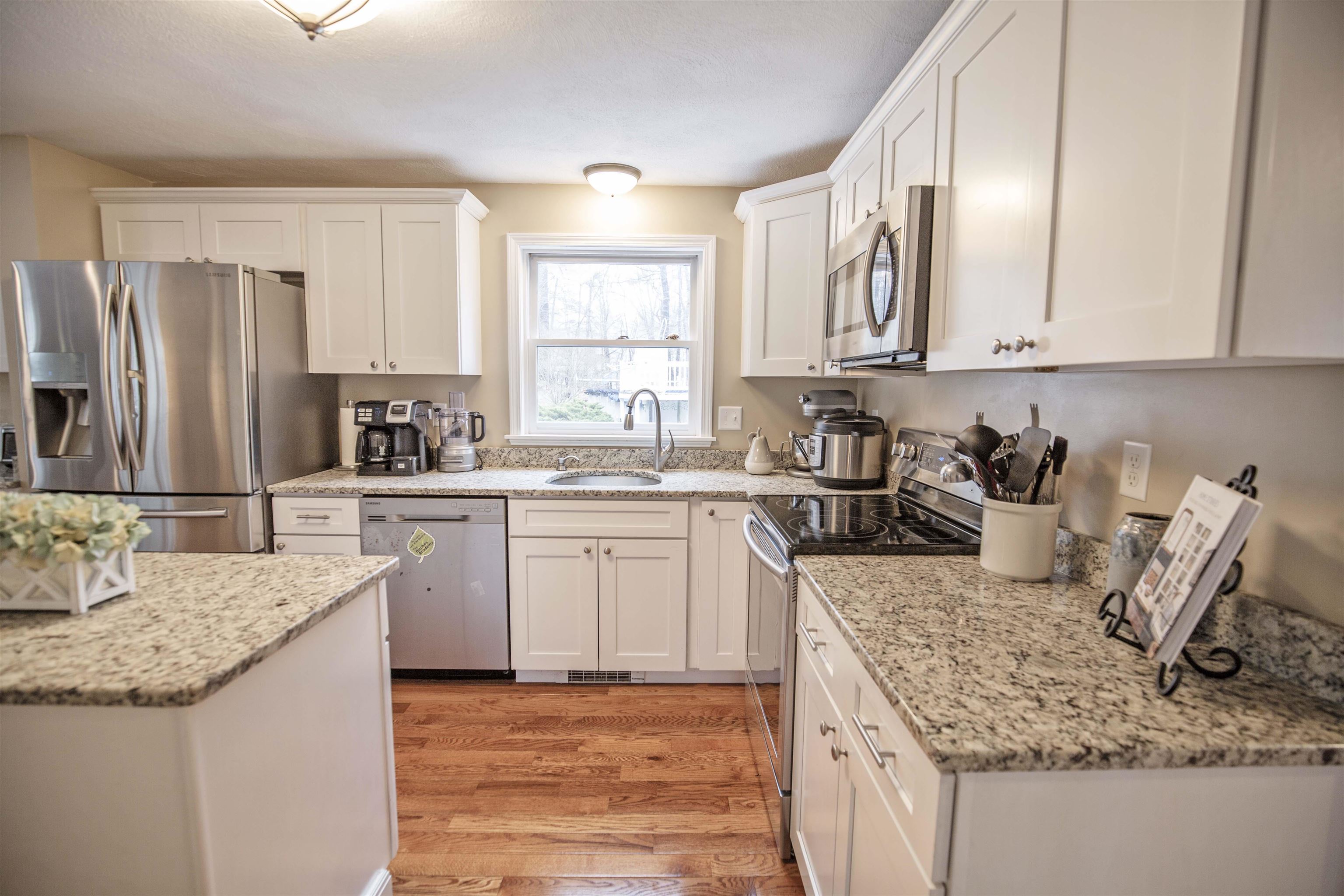 33 Norwood Road Salem, NH 03079 - Photo 12 of 39