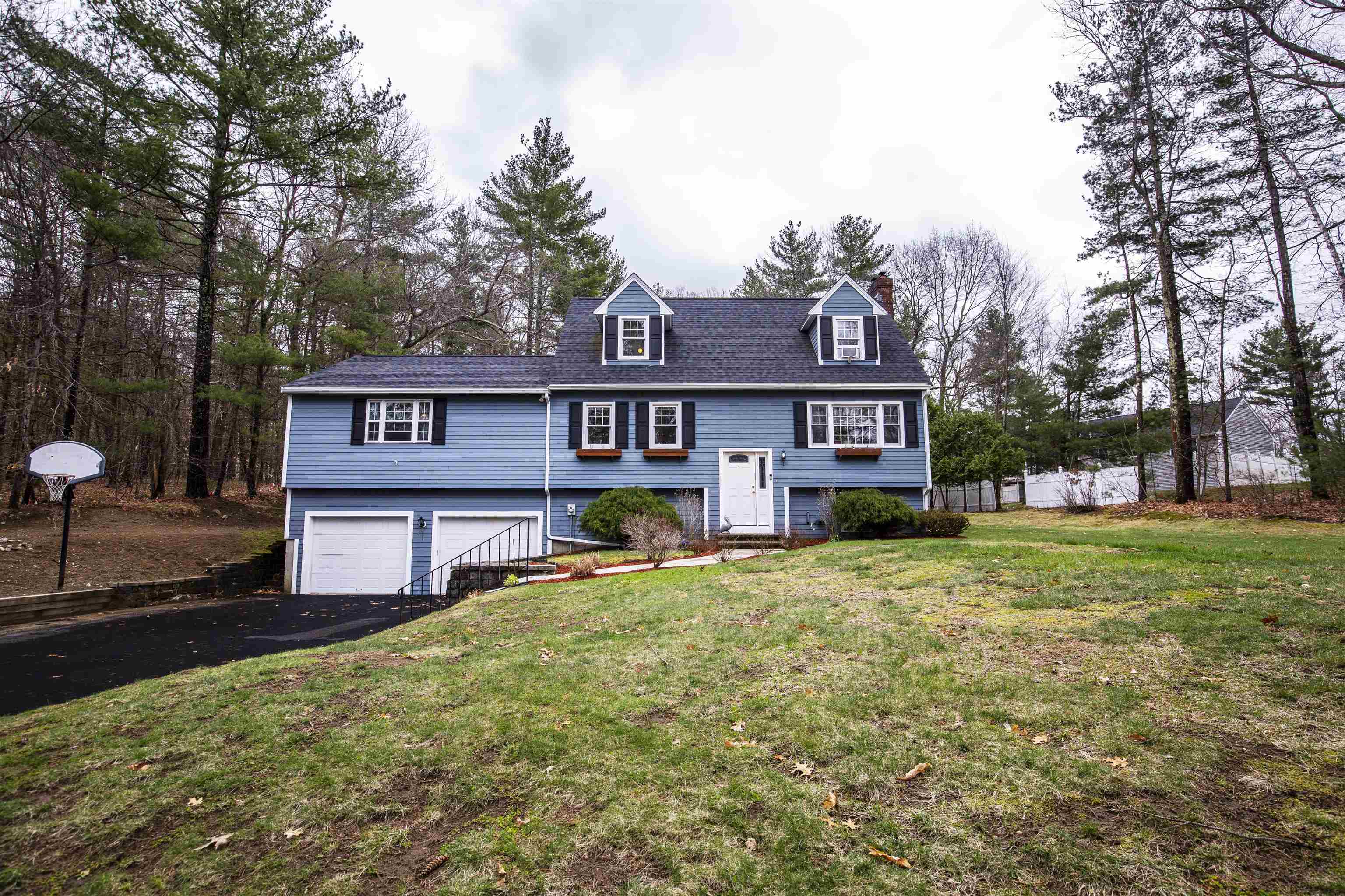 33 Norwood Road Salem, NH 03079 - Photo 3 of 39