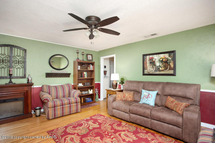 4013 South Travis Street Amarillo, TX 79110 - Photo 23 of 40 a living room with furniture ceiling fan and a rug