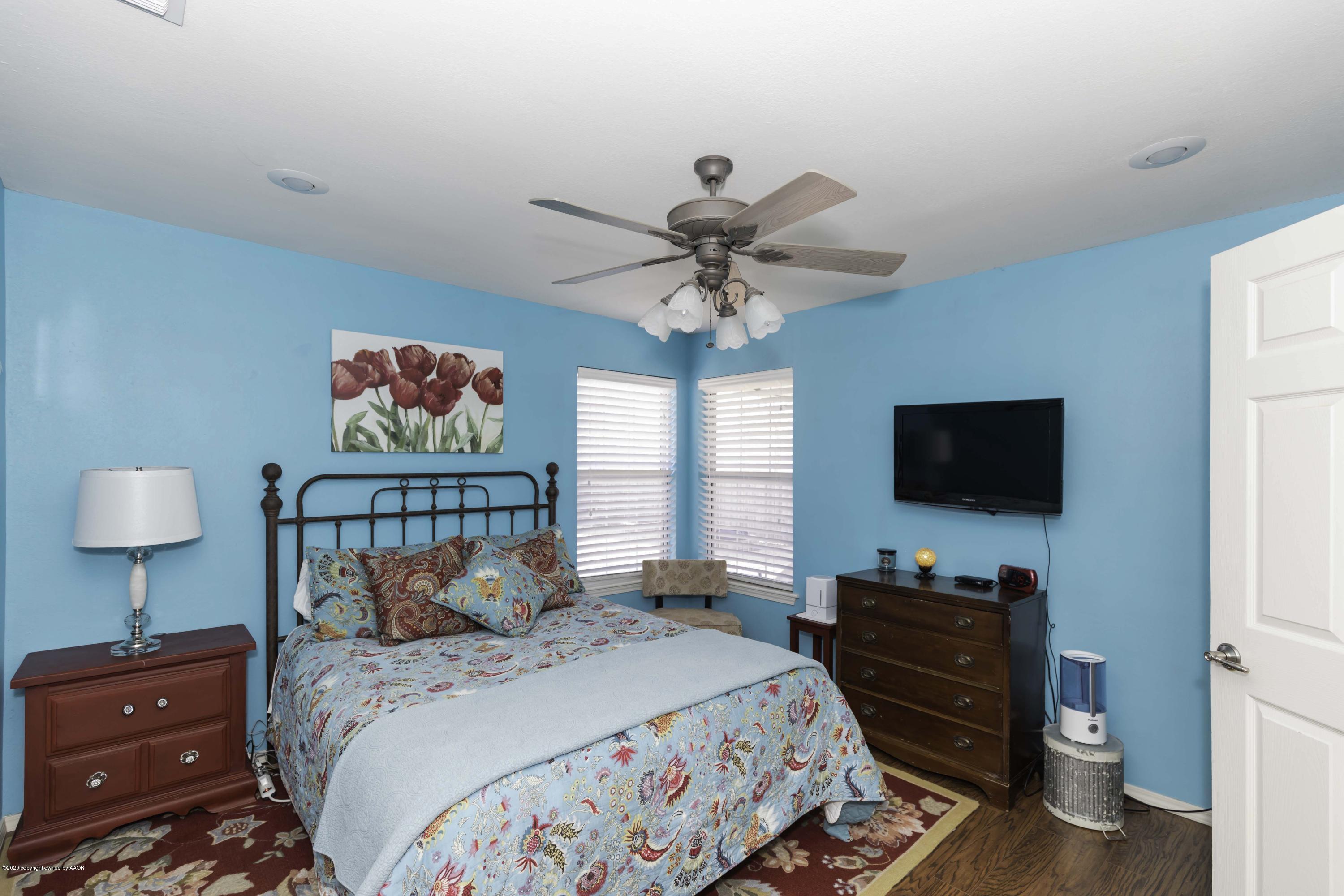 4013 South Travis Street Amarillo, TX 79110 - Photo 36 of 40 a bedroom with a bed and a flat screen tv