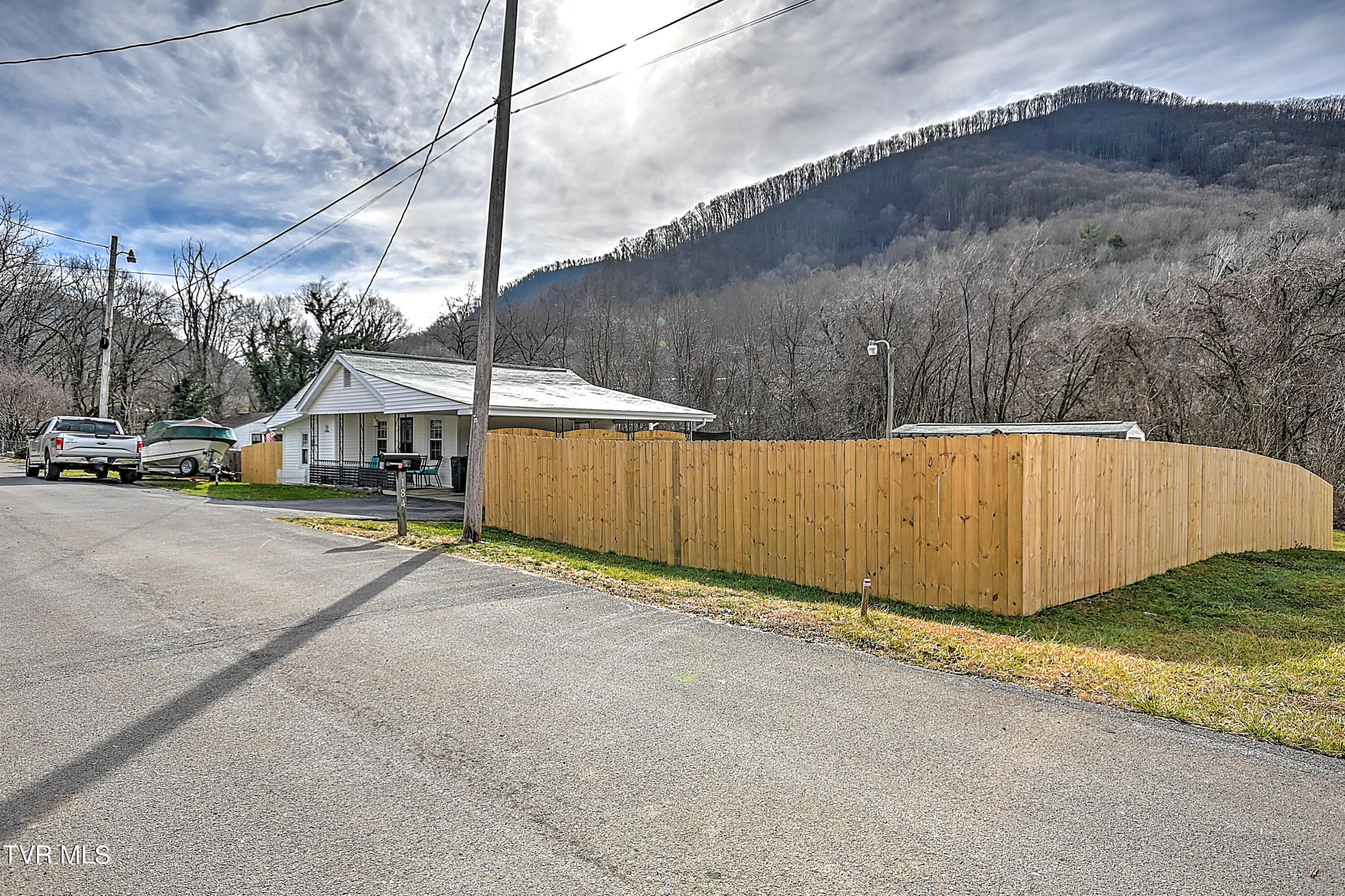 184 Mill Pond Road Elizabethton, TN 37643 - Photo 5 of 34 184 Mill Pond RD- DA-39