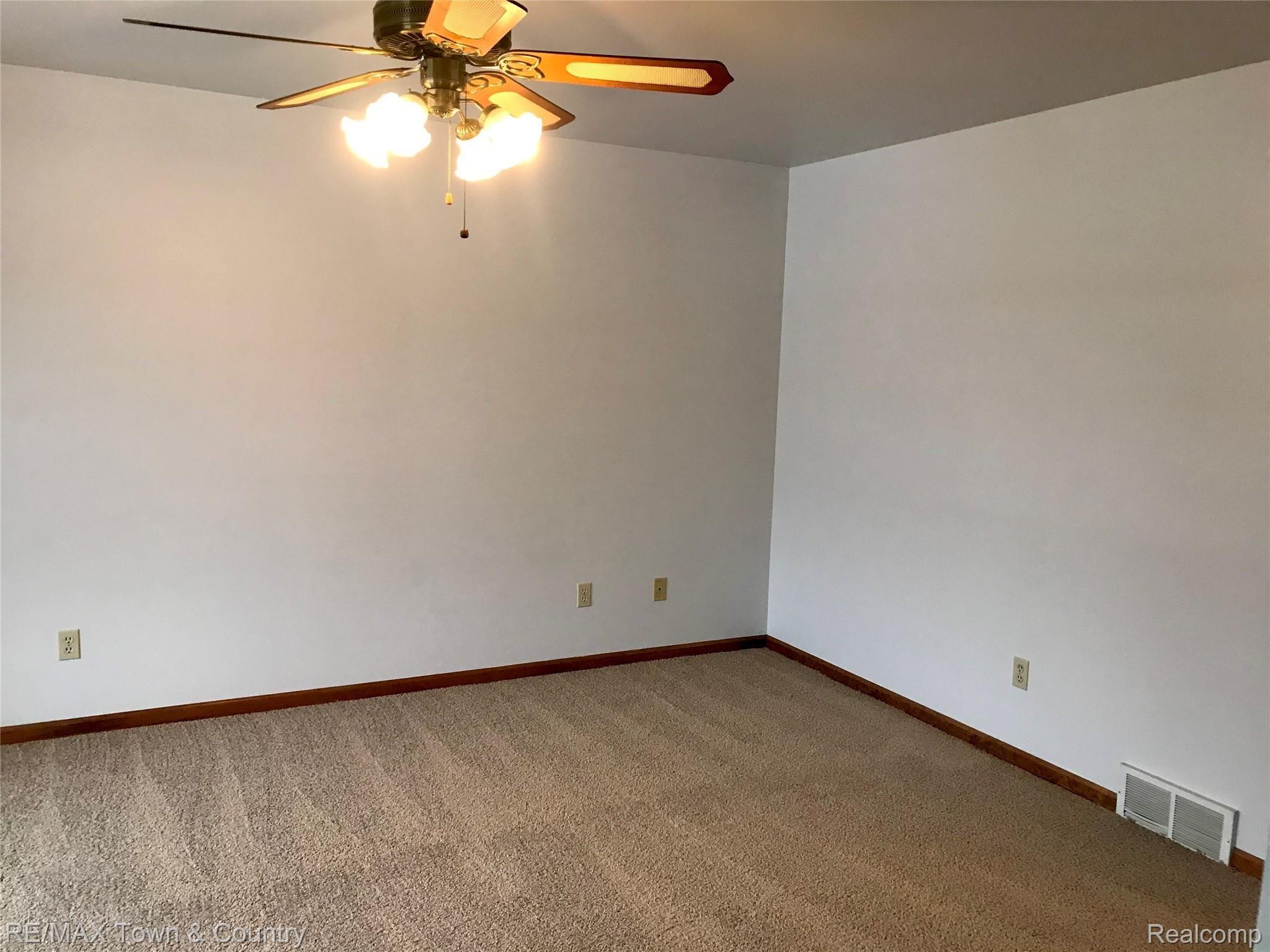 4271 East Carpenter Road Flint, MI 48506 - Photo 20 of 44 IMG-3060.jpg