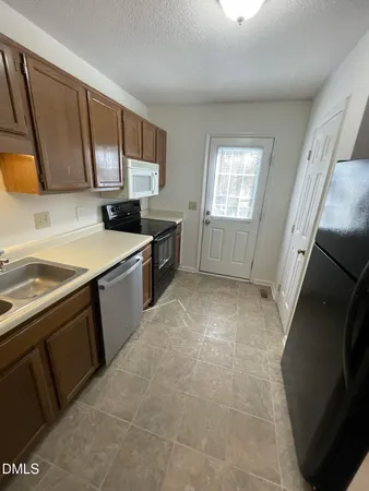 $1,450 | 121 Winners Circle, Cary, NC 27511