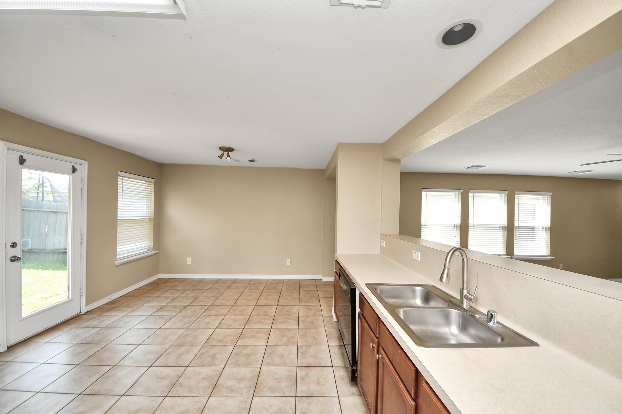19702 Rippling Brook Lane Tomball, TX 77375 - Photo 2 of 39 Gallery Image 2