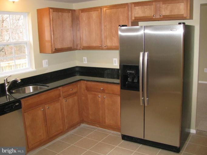 1001 Beech Road Sterling, VA 20164 - Photo 15 of 23 Granite Countertops & Ceramic Tile Floors