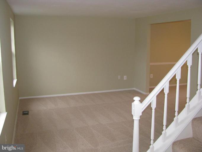 1001 Beech Road Sterling, VA 20164 - Photo 18 of 23 Living Room