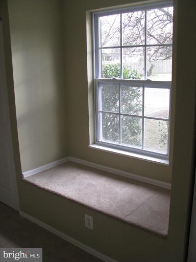1001 Beech Road Sterling, VA 20164 - Photo 3 of 23 Family Room Window Seat
