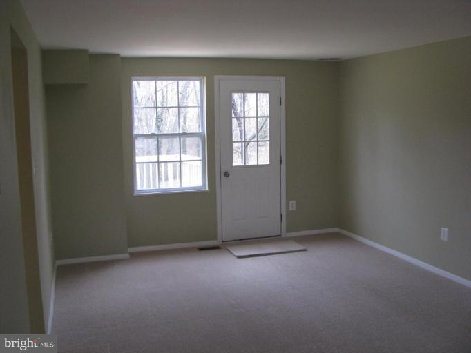 1001 Beech Road Sterling, VA 20164 - Photo 4 of 23 Family Room Walks out to Deck