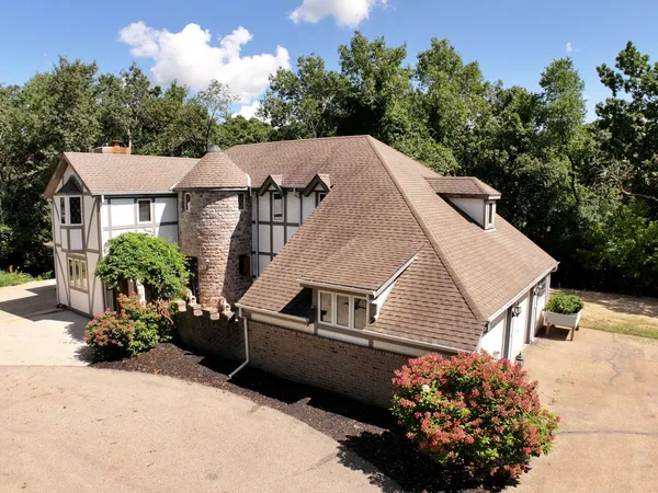 $949,750 | N7450 Carriage Drive, Troy, WI 53121