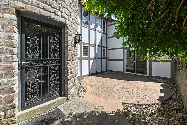 $999,750 | N7450 Carriage Drive, Troy, WI 53121