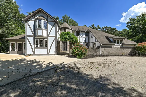 $949,750 | N7450 Carriage Drive, Troy, WI 53121