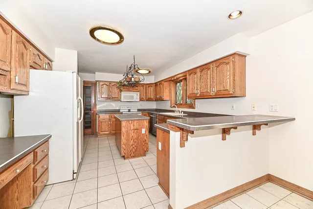 $999,750 | N7450 Carriage Drive, Troy, WI 53121