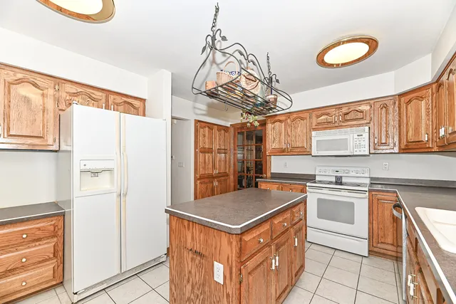 $999,750 | N7450 Carriage Drive, Troy, WI 53121