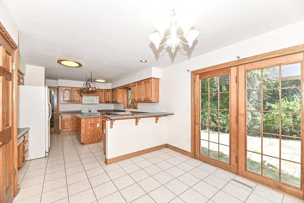 N7450 Carriage Drive Troy, WI 53121 - Photo 26 of 46 Eat in Kitchen Dinning