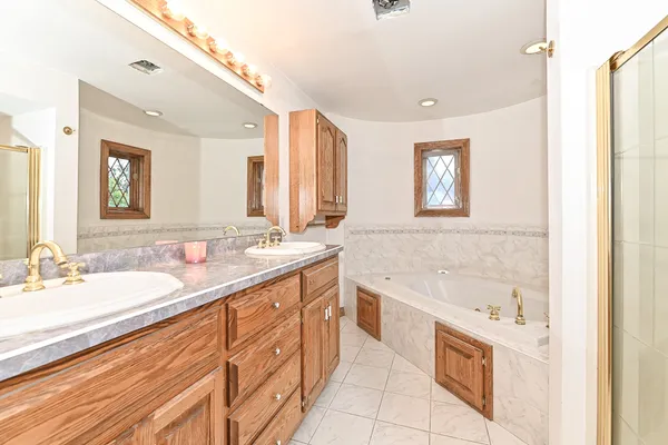 $949,750 | N7450 Carriage Drive, Troy, WI 53121