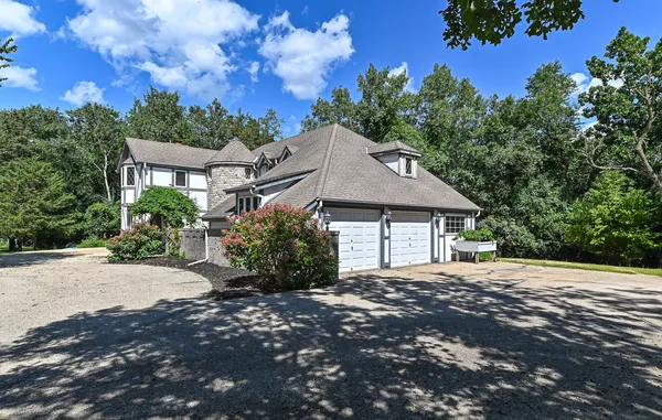 $949,750 | N7450 Carriage Drive, Troy, WI 53121