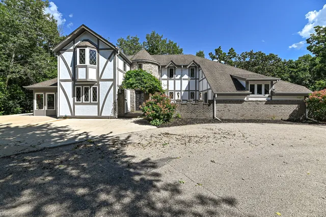 $999,750 | N7450 Carriage Drive, Troy, WI 53121