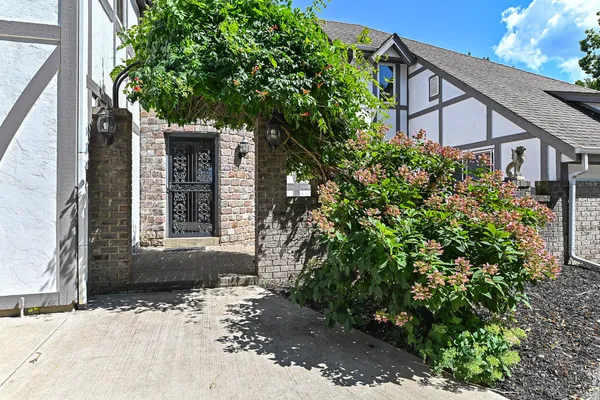 $949,750 | N7450 Carriage Drive, Troy, WI 53121