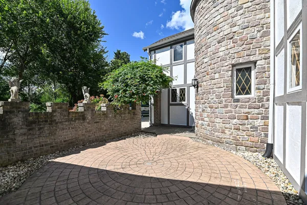 $949,750 | N7450 Carriage Drive, Troy, WI 53121