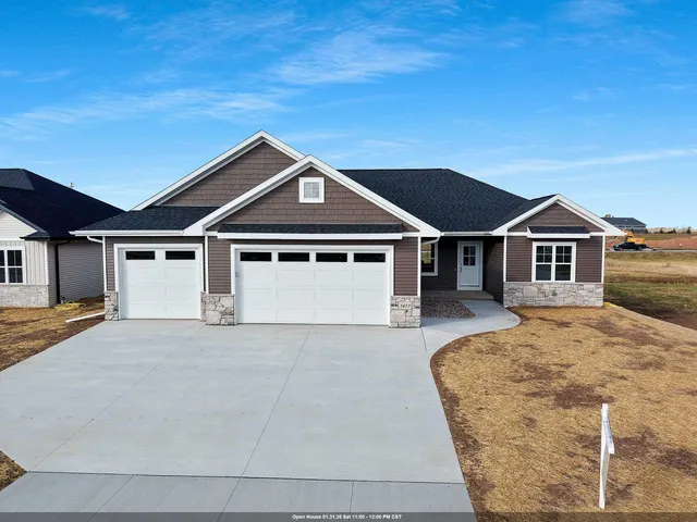 $515,000 | 1417 Crossroads Drive, De Pere, WI 54115