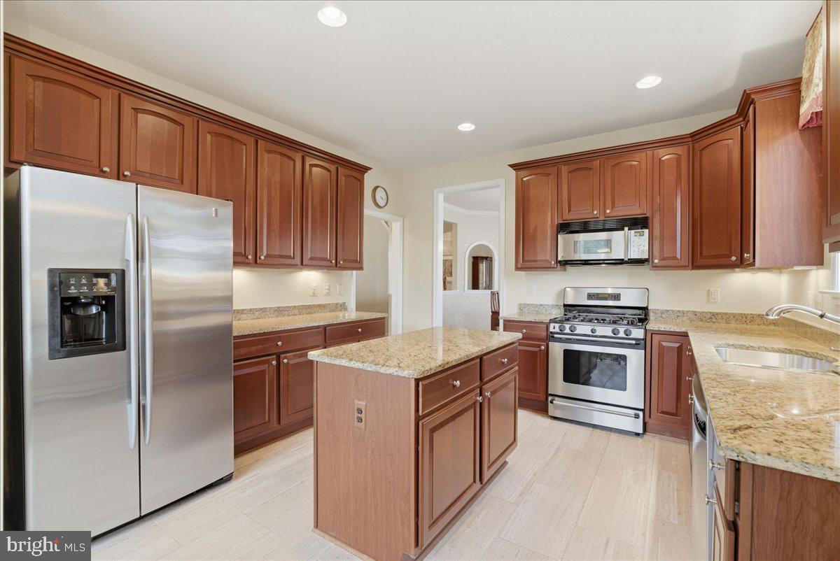 13452 Fieldstone Way Gainesville, VA 20155 - Photo 7 of 57