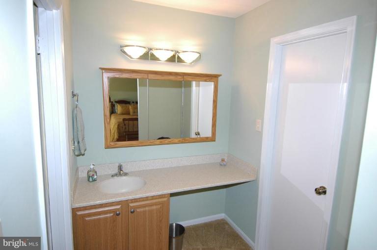 6401 Gregory Court Springfield, VA 22152 - Photo 15 of 20 Master Bath