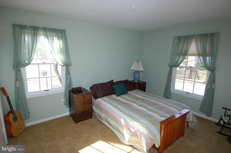 6401 Gregory Court Springfield, VA 22152 - Photo 17 of 20 Bedroom #3