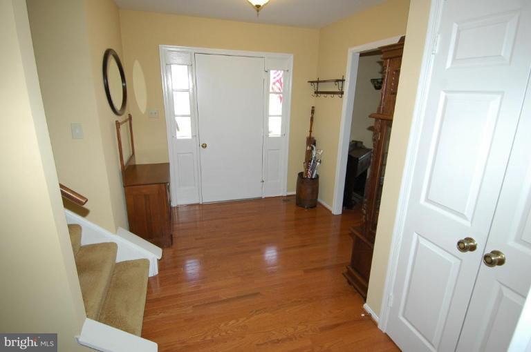6401 Gregory Court Springfield, VA 22152 - Photo 19 of 20 Entrance / Foyer