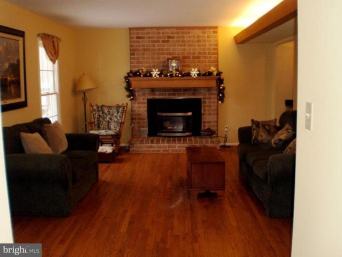 6401 Gregory Court Springfield, VA 22152 - Photo 7 of 20 Family Room