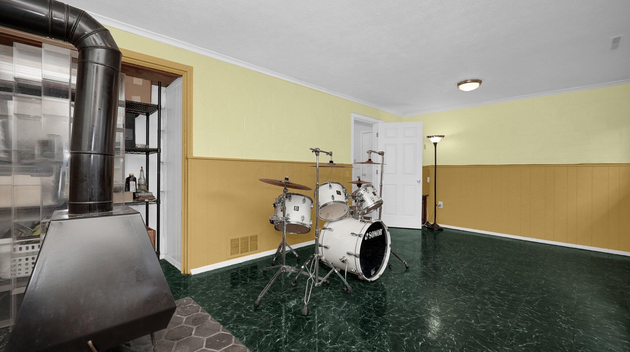 6120 Karl Road Columbus, OH 43229 - Photo 20 of 30 Basement family room